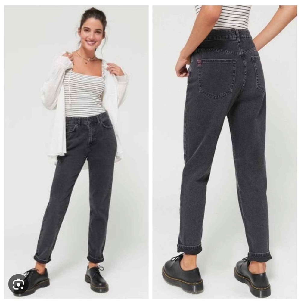BDG Mom high rise jean faded black 28 / 6